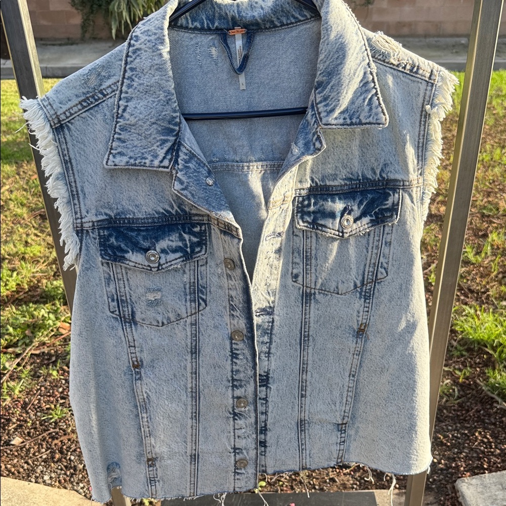 CLEARANCE FINAL DISCOUNT Free People Blue Denim Vest